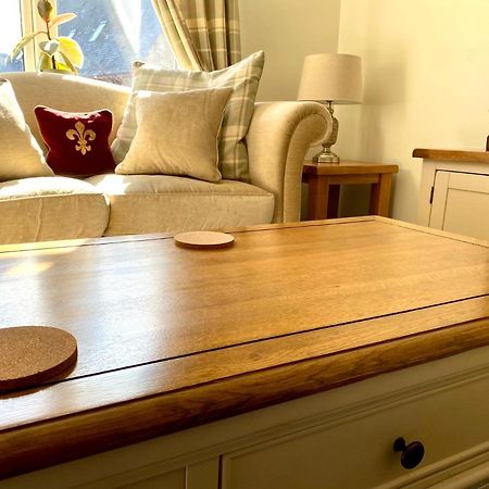 Beautiful 2 Bedroom, 2 Bathroom Flat With Parking. Pitlochry Eksteriør bilde
