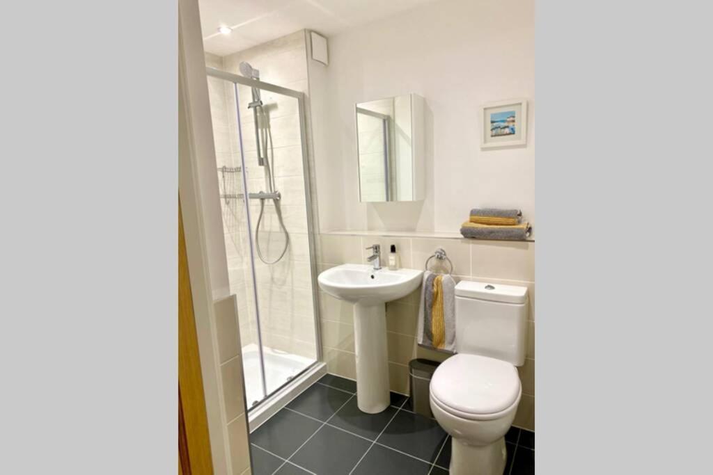 Beautiful 2 Bedroom, 2 Bathroom Flat With Parking. Pitlochry Eksteriør bilde