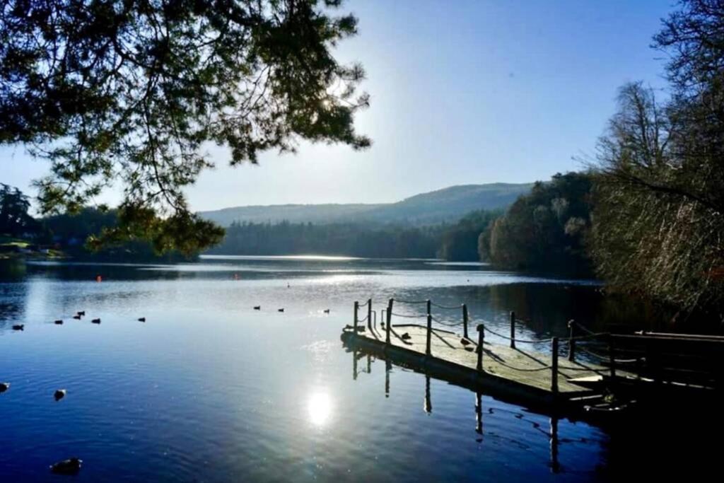 Beautiful 2 Bedroom, 2 Bathroom Flat With Parking. Pitlochry Eksteriør bilde