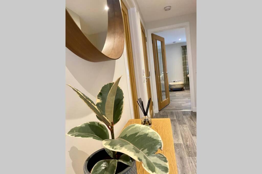 Beautiful 2 Bedroom, 2 Bathroom Flat With Parking. Pitlochry Eksteriør bilde