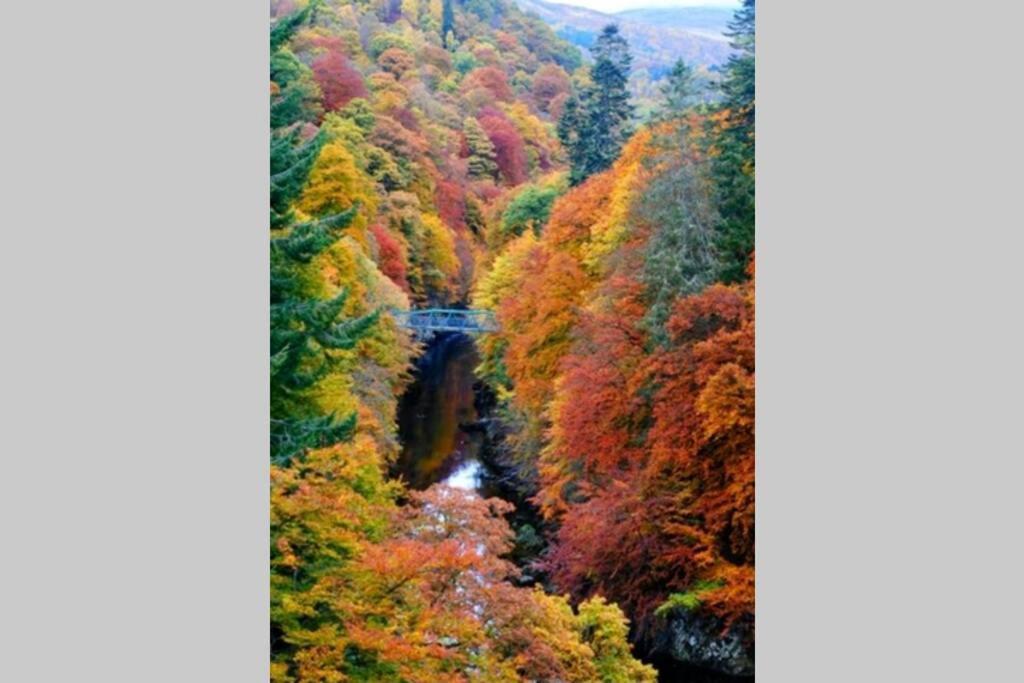 Beautiful 2 Bedroom, 2 Bathroom Flat With Parking. Pitlochry Eksteriør bilde
